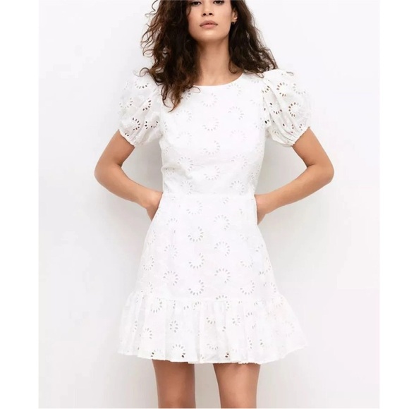Yumi Kim Eyelet Dress Alicia White Size M Short Sleeve Lined Mini Ruffle Skirt - Picture 2 of 9